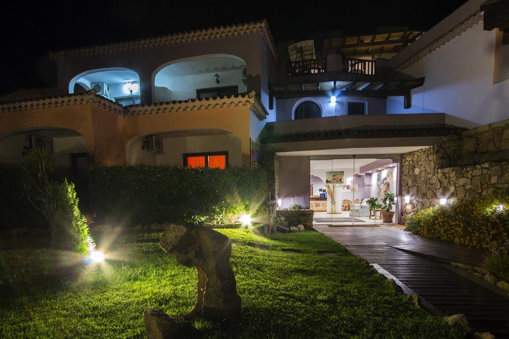Hotel Li Graniti Baja Sardinia Exterior foto