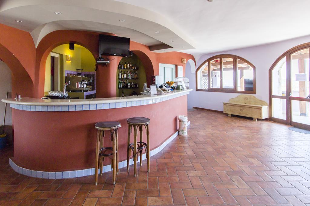 Hotel Li Graniti Baja Sardinia Exterior foto