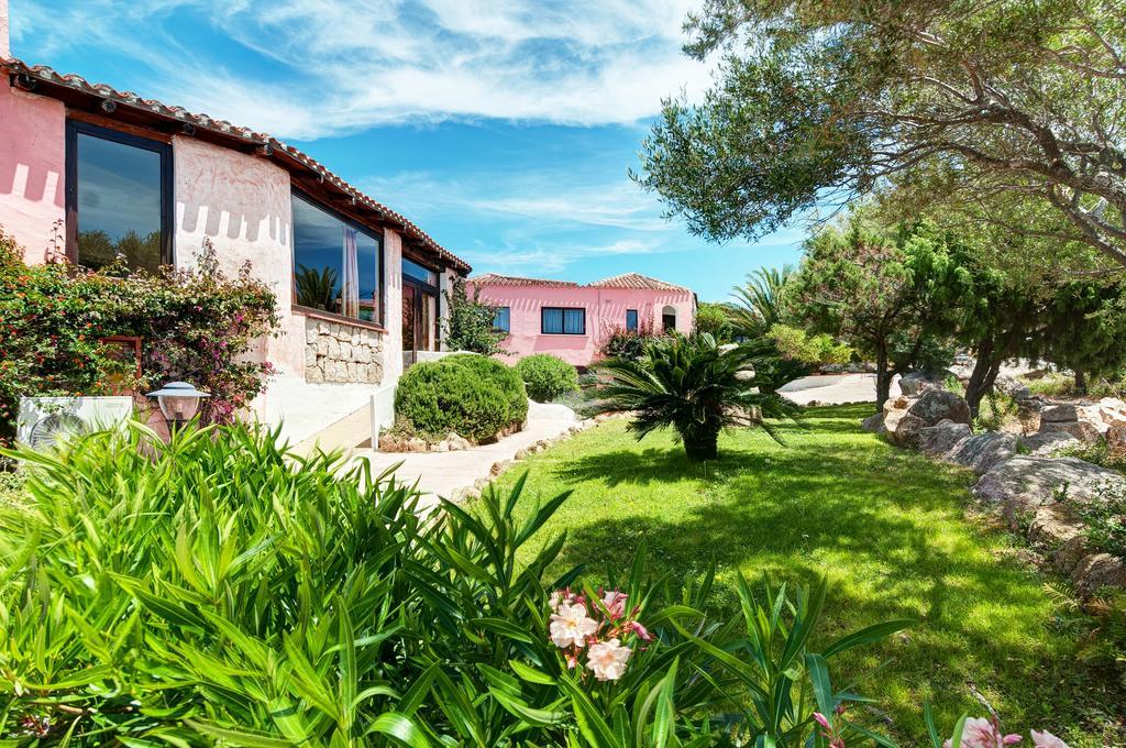 Hotel Li Graniti Baja Sardinia Exterior foto