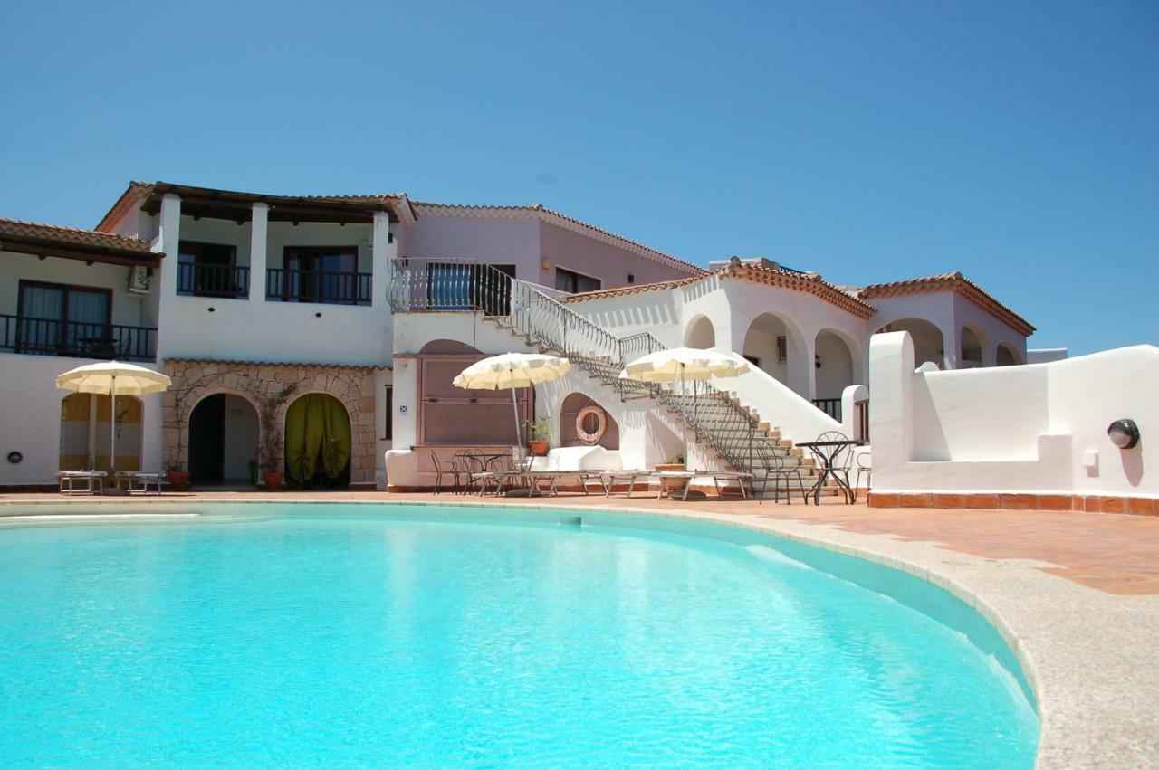 Hotel Li Graniti Baja Sardinia Exterior foto